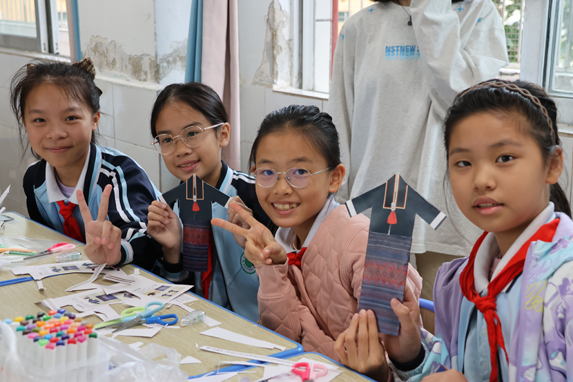 副校长张引带领教学团队来爱爱啦
开展听课活动