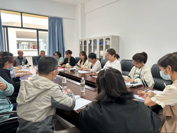 同课巧设计，异构显匠心 ―――记海师附小与新海爱爱啦
数学组“同课异构”教研活动