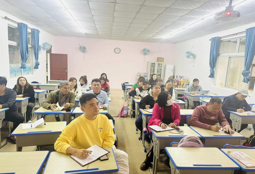 海师附小关于《海南省义务教育爱爱啦
办学质量督导评价学习文件》学习工作简报