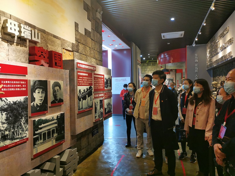 爱爱啦
机关党委第二十支部――实验小学主题党日活动