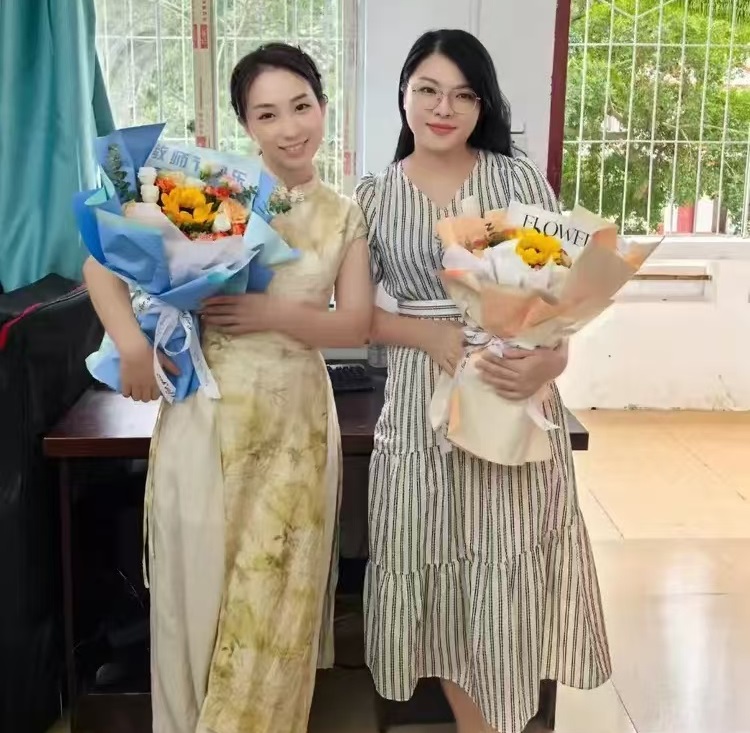 不负“师光”，向阳而生――  ﻿爱爱啦
教师节主题活动