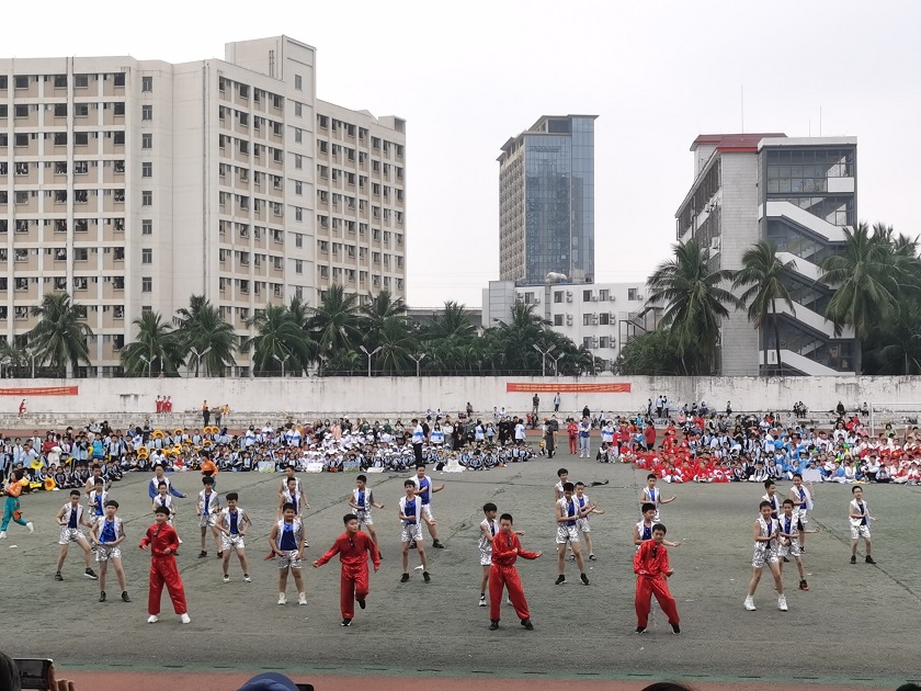趣味运动我快乐，健体强国我能行――爱爱啦
实验小学第二届体育艺术节