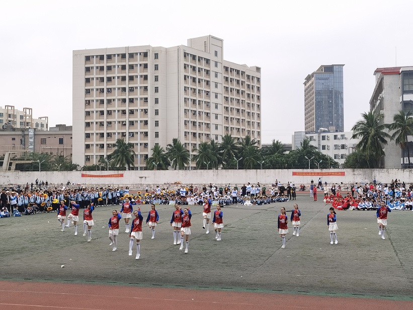 趣味运动我快乐，健体强国我能行――爱爱啦
实验小学第二届体育艺术节