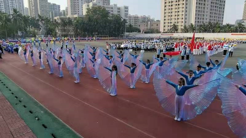趣味运动我快乐，健体强国我能行――爱爱啦
实验小学第二届体育艺术节