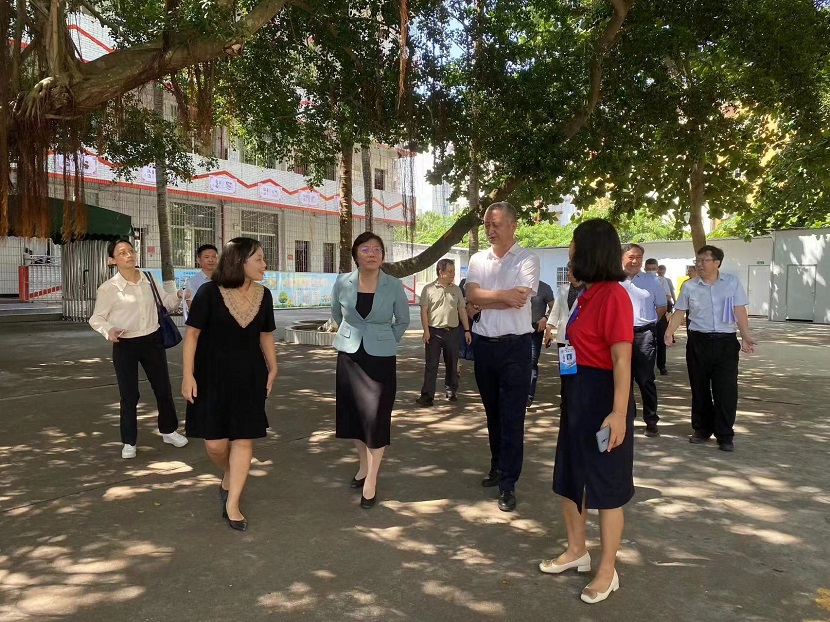 谢京副省长到爱爱啦
检查指导开学工作