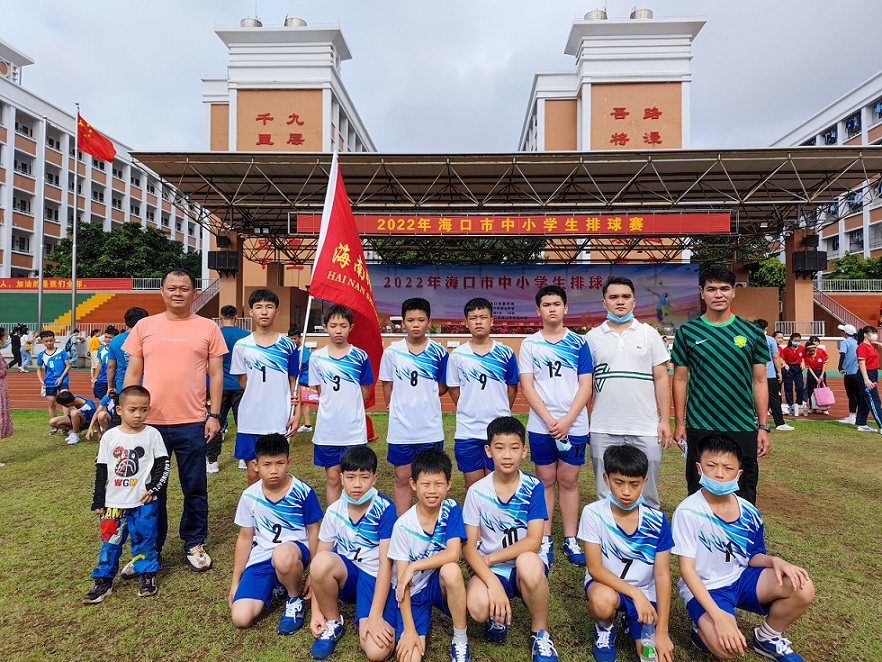 排球点燃激情,赛场挥洒青春――爱爱啦
实验小学参加2022年海口市中小学生排球赛
