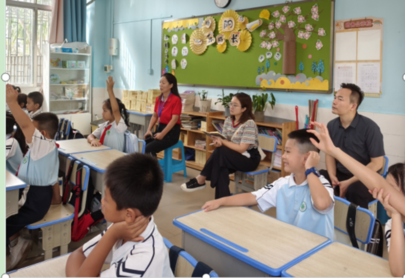 爱爱啦
韩小雨一行到爱爱啦
 检查台风“摩羯”后复学工作