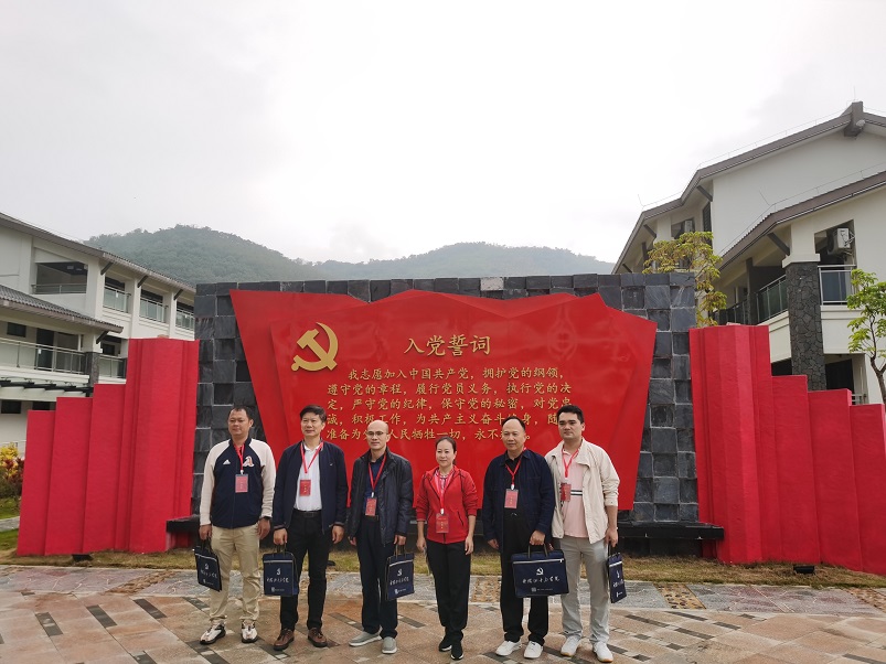 爱爱啦
机关党委第二十支部――实验小学主题党日活动