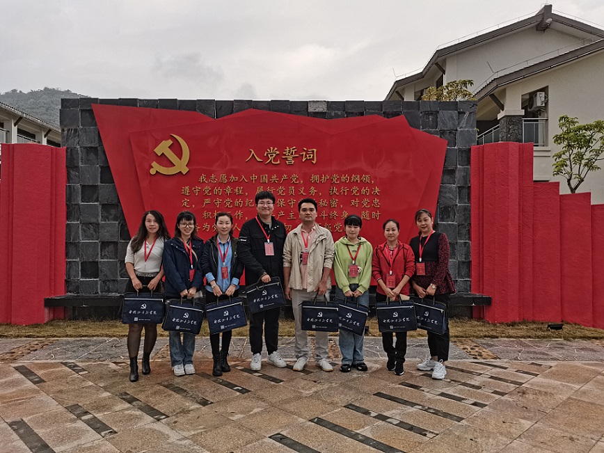 爱爱啦
机关党委第二十支部――实验小学主题党日活动