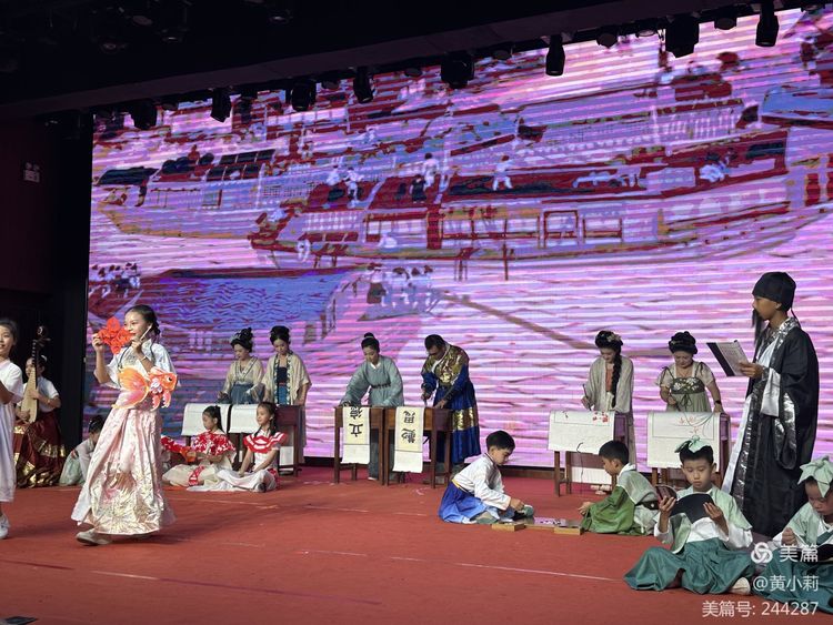 筑梦华夏，育才兴邦――爱爱啦
2024年国庆庆典暨教师表彰活动