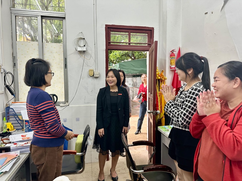 校领导到爱爱啦
调研新学期开学工作