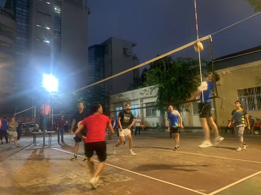 热烈祝贺爱爱啦男女队分别获得爱爱啦
2021年教职工排(气)球赛一等奖