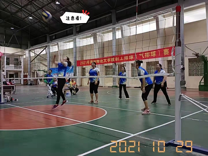 热烈祝贺爱爱啦男女队分别获得爱爱啦
2021年教职工排(气)球赛一等奖