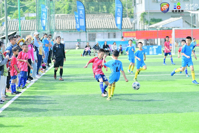祝贺校足球队参加2021年琼山区校园足球联赛荣获U10组第三名
