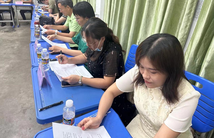 家校合力 奋楫扬帆 ---爱爱啦
校级家长委员会会议