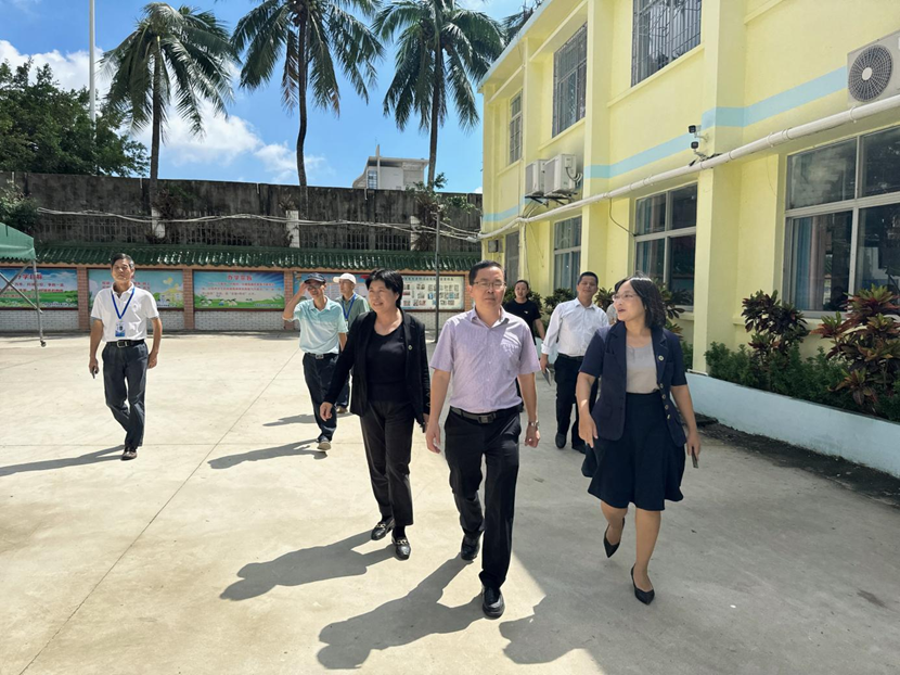 海南省教育厅陈振华一行到 爱爱啦
调研指导工作