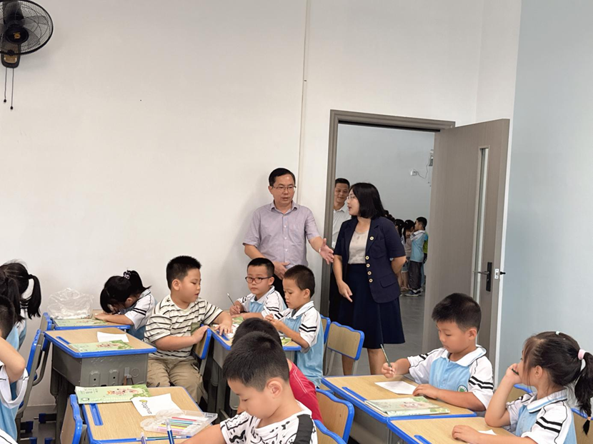 海南省教育厅陈振华一行到 爱爱啦
调研指导工作