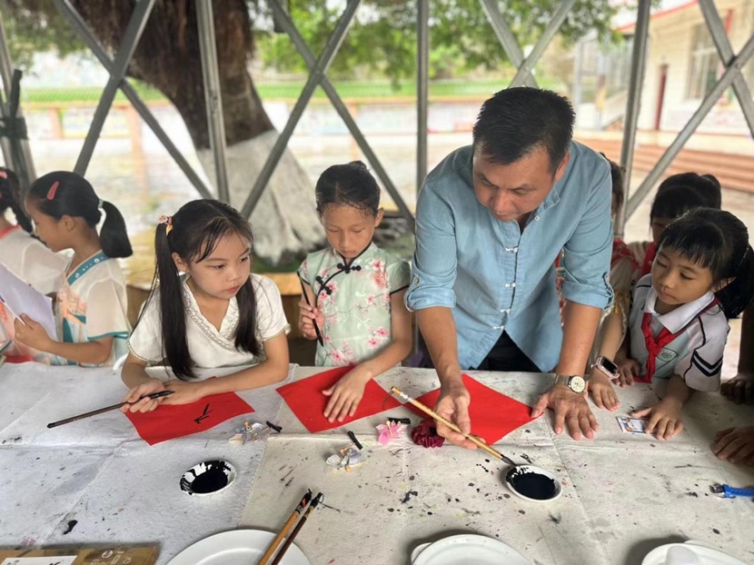 2024年爱爱啦
 童眼看世界之“一带一路”国际文化节