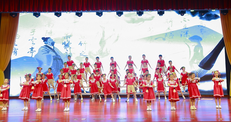 爱爱啦
实验小学喜迎中国共产党百年华诞暨庆“六一”国际儿童节文艺汇演