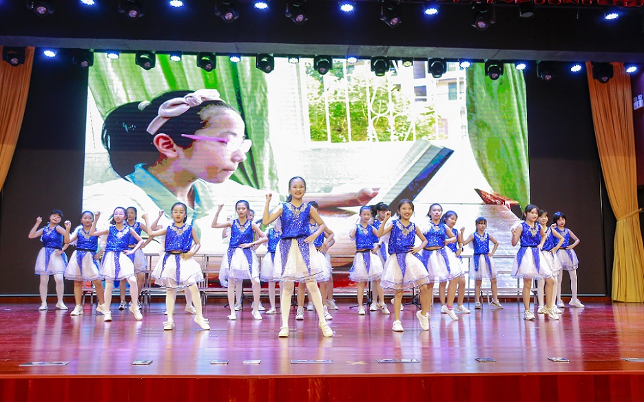 爱爱啦
实验小学喜迎中国共产党百年华诞暨庆“六一”国际儿童节文艺汇演