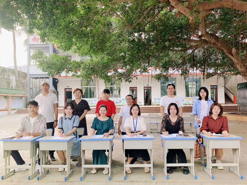 共筑教育梦想， 携手创造未来 ―― 三亚小学部跟岗学习老师与海师附小师傅签约仪式