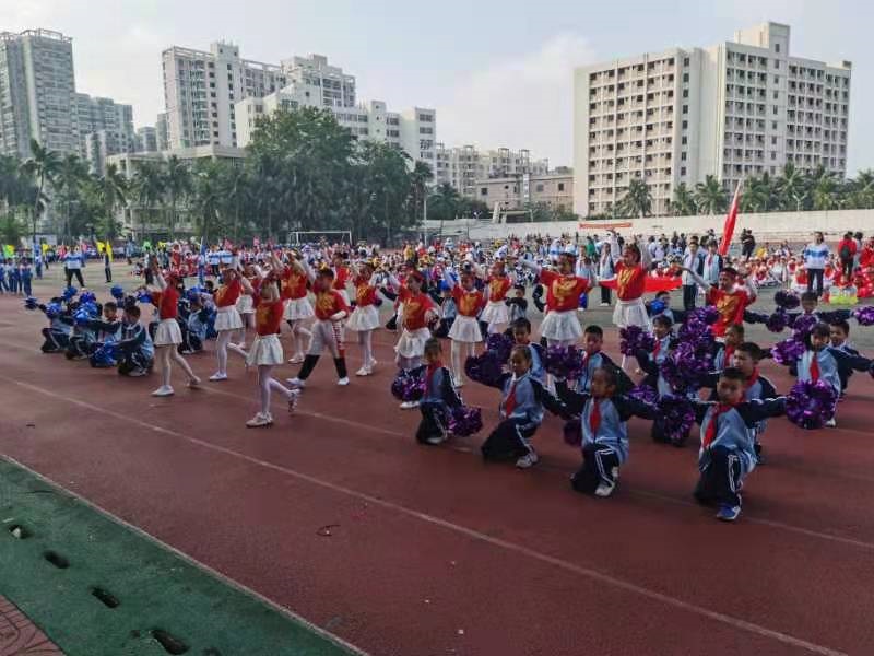 趣味运动我快乐，健体强国我能行――爱爱啦
实验小学第二届体育艺术节