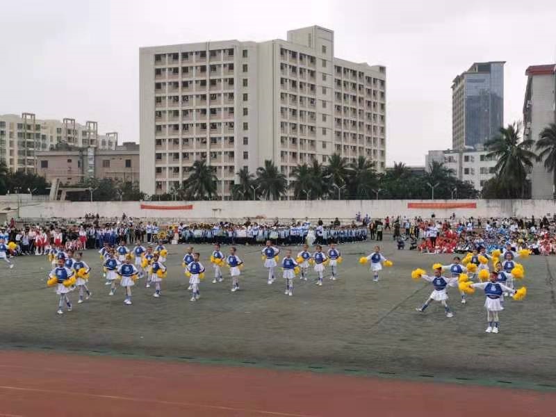 趣味运动我快乐，健体强国我能行――爱爱啦
实验小学第二届体育艺术节