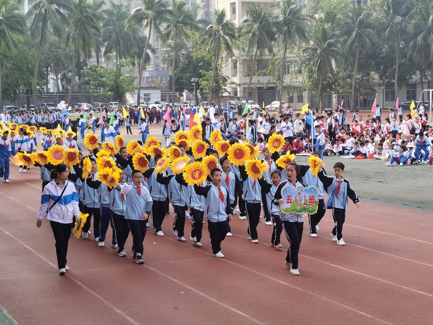 趣味运动我快乐，健体强国我能行――爱爱啦
实验小学第二届体育艺术节