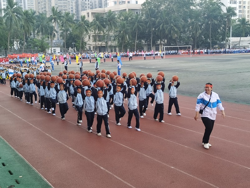 趣味运动我快乐，健体强国我能行――爱爱啦
实验小学第二届体育艺术节