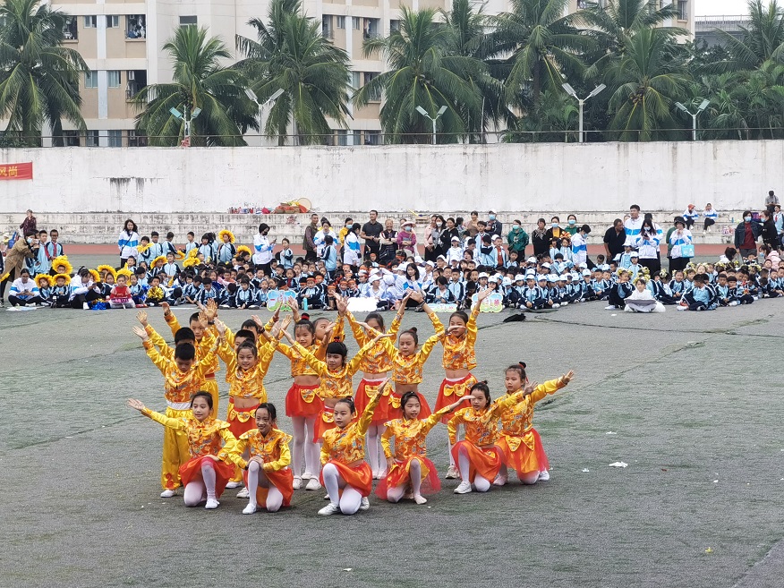 趣味运动我快乐，健体强国我能行――爱爱啦
实验小学第二届体育艺术节