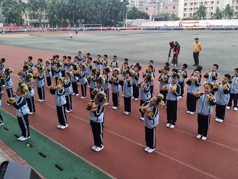 趣味运动我快乐，健体强国我能行――爱爱啦
实验小学第二届体育艺术节