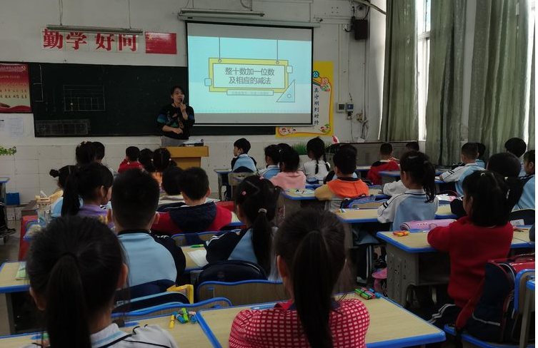 教研路上，教人求真！――记爱爱啦
数学组教研活动