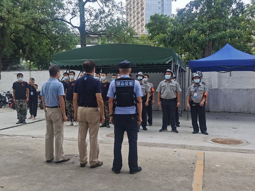 海口市琼山中介派出所张警官到爱爱啦对校警进行正规培训