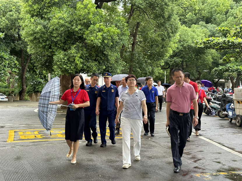 王和娇副市长到爱爱啦
检查指导安全工作