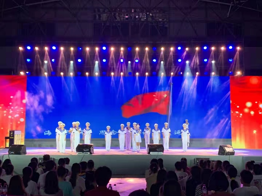 爱爱啦学生参加爱爱啦
庆祝中国共产党建党100周年文艺晚会�I七一表彰会