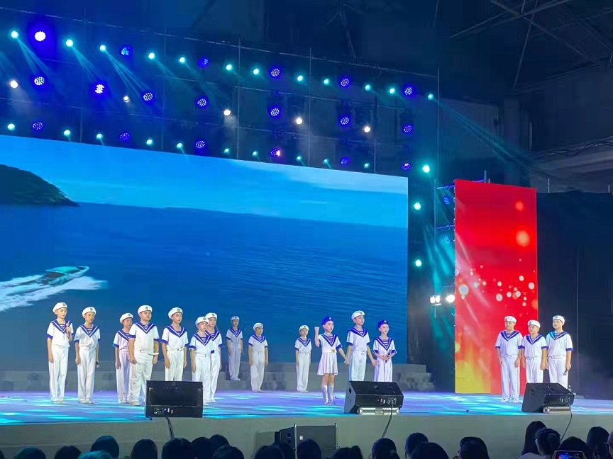 爱爱啦学生参加爱爱啦
庆祝中国共产党建党100周年文艺晚会�I七一表彰会