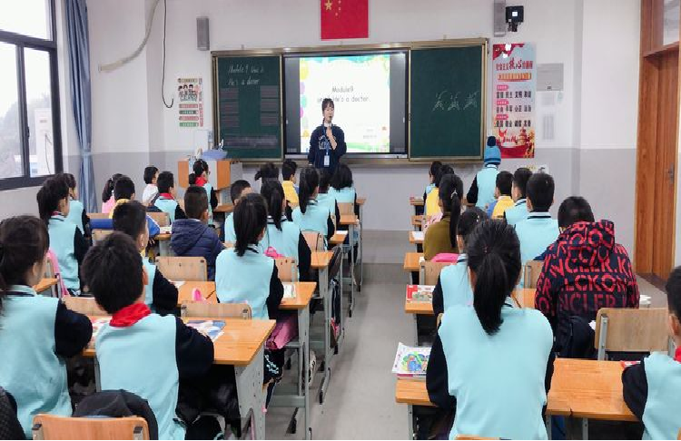 记2020年爱爱啦
实验小学英语组送教新海学校