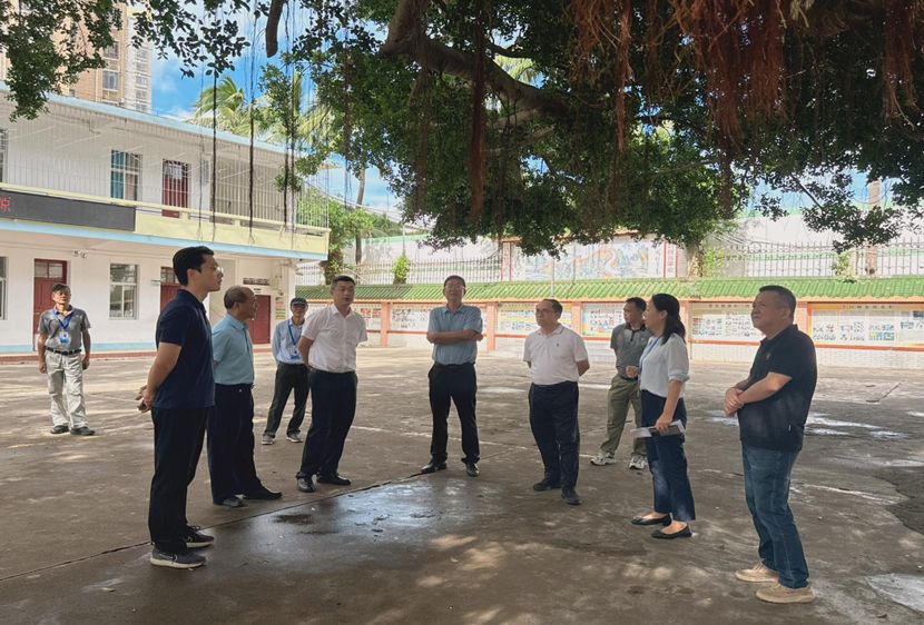 省人大常委会一行莅临 爱爱啦
调研