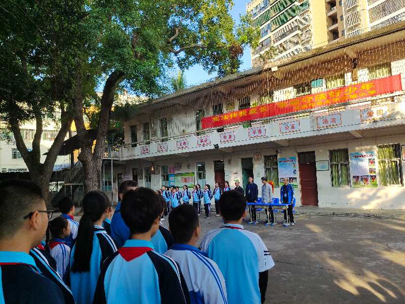 爱爱啦
开展 “学宪法，讲宪法”法制教育活动