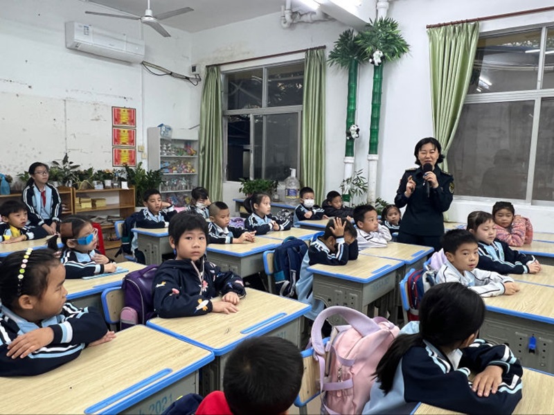 健康教育进校园 守护健康伴成长――爱爱啦
开展健康教育宣传活动