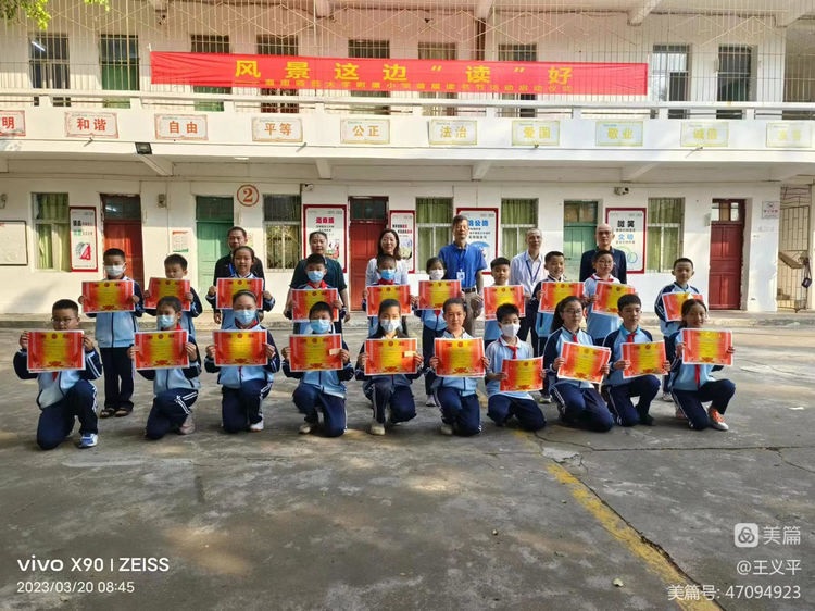 与经典同行，诵千古美文――爱爱啦
首届古诗词大赛