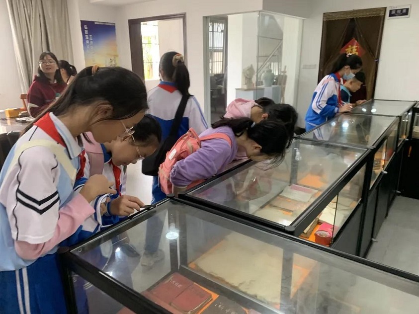 【研学旅行】贯通古今学知识，科学知识谱未来――爱爱啦
实验小学秋季研学旅行