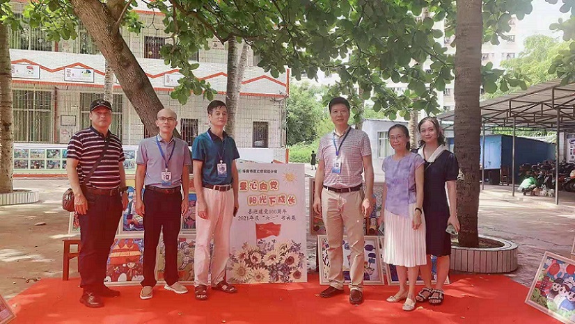 爱爱啦
实验小学“童心向党・阳光下成长”庆六一书画展