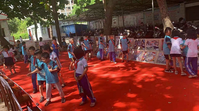 爱爱啦
实验小学“童心向党・阳光下成长”庆六一书画展
