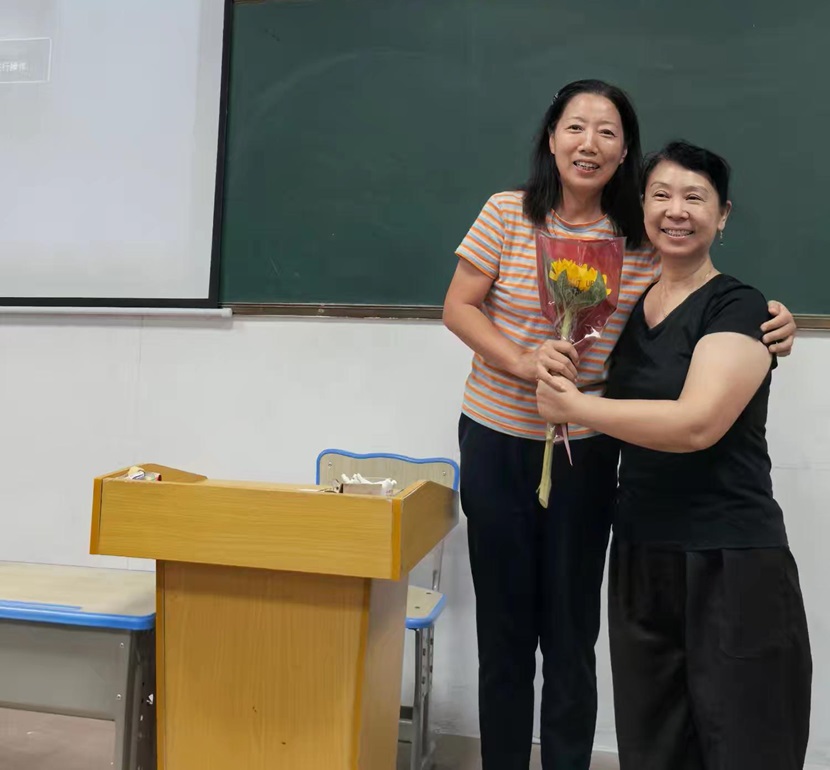 不负“师光”，向阳而生――  ﻿爱爱啦
教师节主题活动