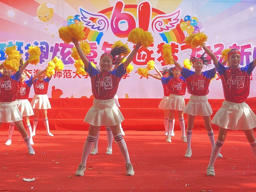 2022年爱爱啦
实验小学庆祝“六•一”国际儿童节文艺汇演