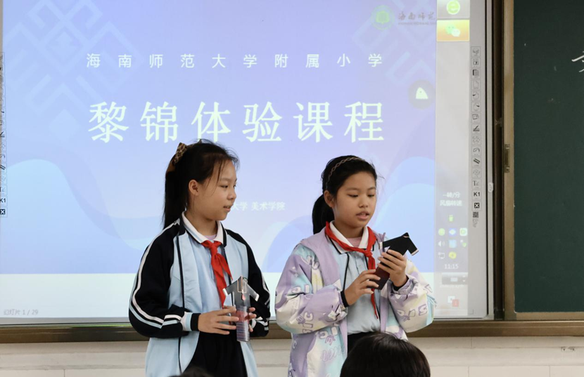 副校长张引带领教学团队来爱爱啦
开展听课活动