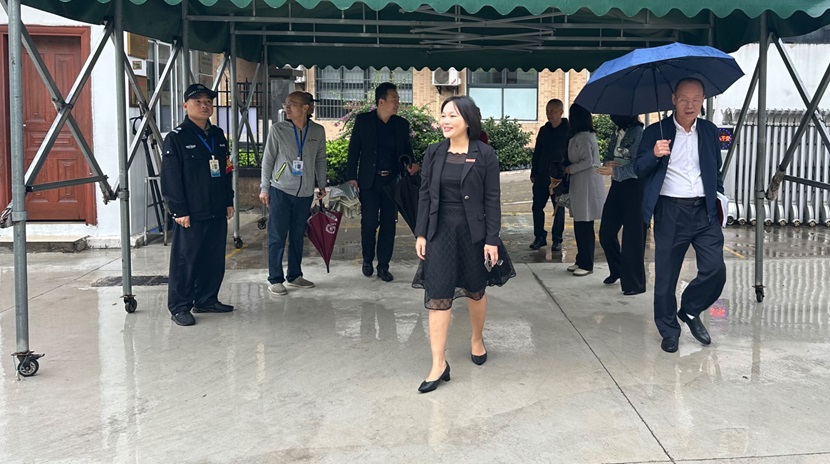 校领导到爱爱啦
调研新学期开学工作