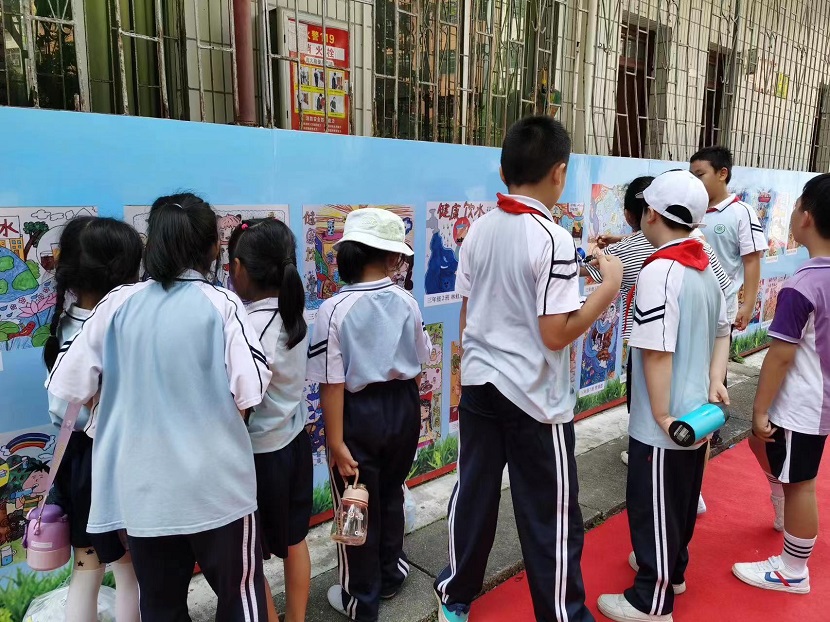 爱爱啦开展庆“六·一”现场绘画、书法比赛