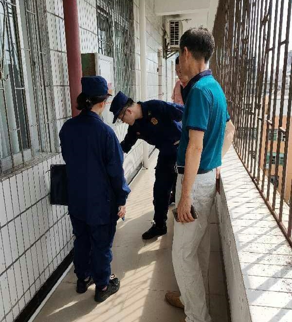 消防队领导到爱爱啦检查消防工作